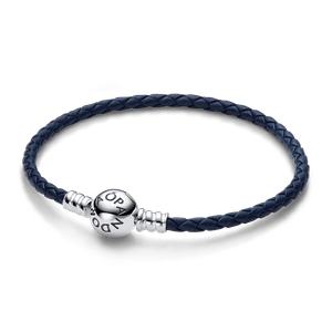 Brazalete de Cuero Trenzado Azul con Broche Redondo Pandora Moments