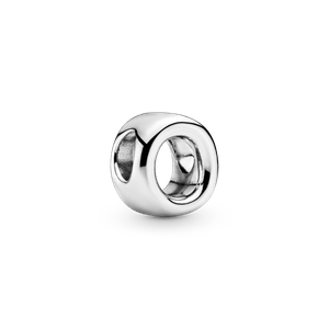 Charm en plata de ley Letra O