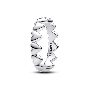 Anillo Fila de Corazones Plateado