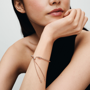 Brazalete Pandora Moments Cadena con Tachuelas Deslizante Rosa